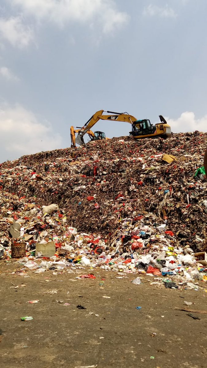 OrganBiru's tweet photo. Kapan Indonesia #MerdekakanSampah ?
jangan cuma #merdekaongkir donk https://t.co/YbBUuzpKX0