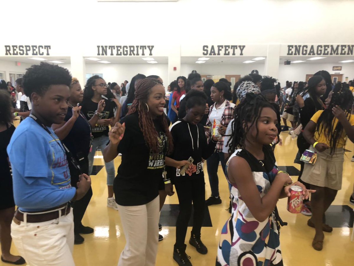 MMS_HCS's tweet photo. Back to School Dance! Thank you to all our teachers, staff and learners that helped to make this a successful Warhawk event! #ExpectFun https://t.co/z2u3QflZGg