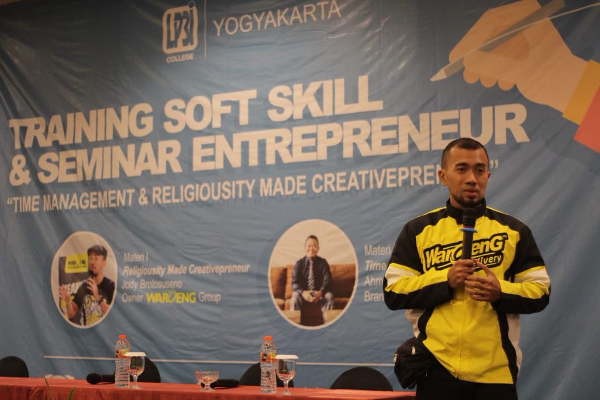 LP3I_Yogyakarta's tweet photo. Training Soft Skill & Seminar Entrepreneur dengan tema “Time Management & Religiousity Made Creativepreneur” sebagai pemateri Bapak @jody_waroeng Owner Waroeng Group
#lp3i
#lp3ijogja
#banggavokasi
#pengusahamuda
#sudahbekerjasebelumwisuda https://t.co/w985UL1OuM