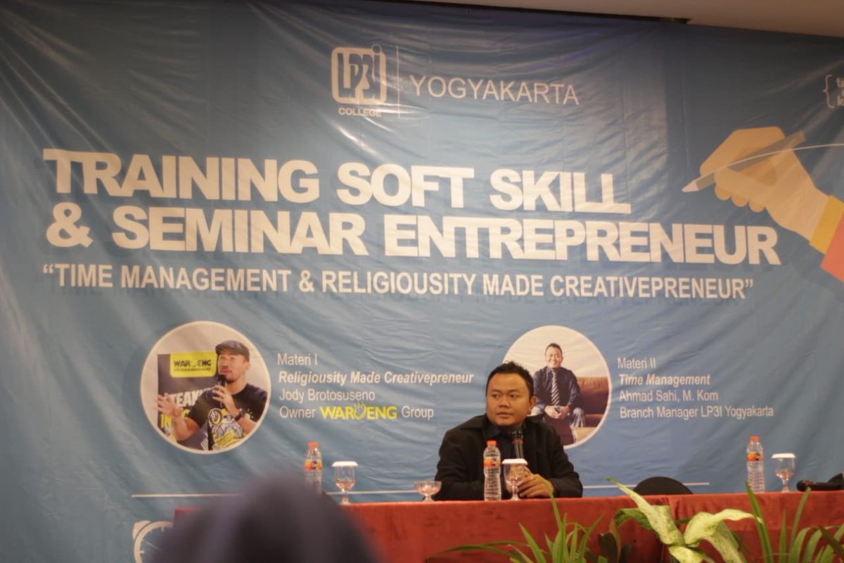 LP3I_Yogyakarta's tweet photo. Training Soft Skill & Seminar Entrepreneur dengan tema “Time Management & Religiousity Made Creativepreneur” sebagai pemateri Bapak @jody_waroeng Owner Waroeng Group
#lp3i
#lp3ijogja
#banggavokasi
#pengusahamuda
#sudahbekerjasebelumwisuda https://t.co/w985UL1OuM