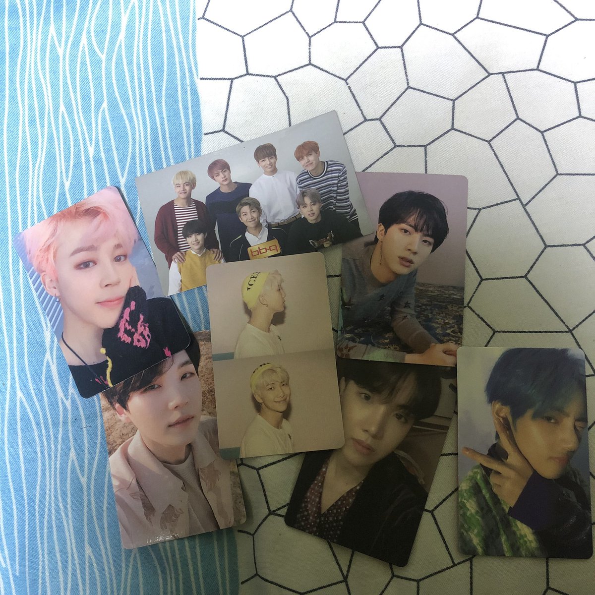 uuuk_ll's tweet photo. 방탄 포카 일괄 1.5에 양도해요 덤 많이 드려요 https://t.co/SO2Hl8KYFN