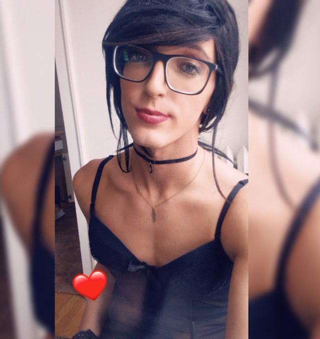 1 pic. Tonight's *special assignment* 
✒️👓✒️👓✒️👓✒️👓✒️
#sissy #trap #femboy #transgirl https://t.co/N