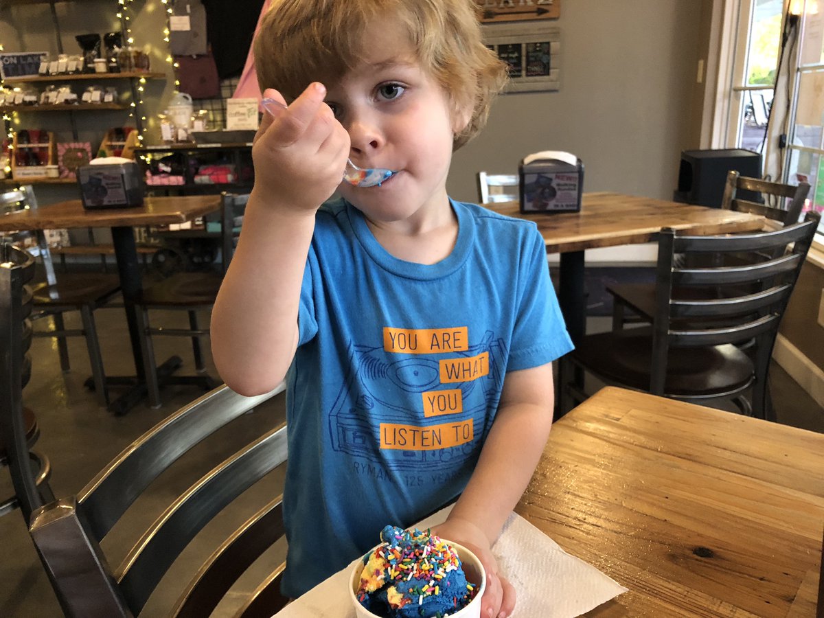 BobsFunGirl's tweet image. Sure, Lucky's a little doll. But will you please notice his #RymanAuditorium shirt?! This kid is being raised right. 
@theryman
#YouAreWhatYouListenTo