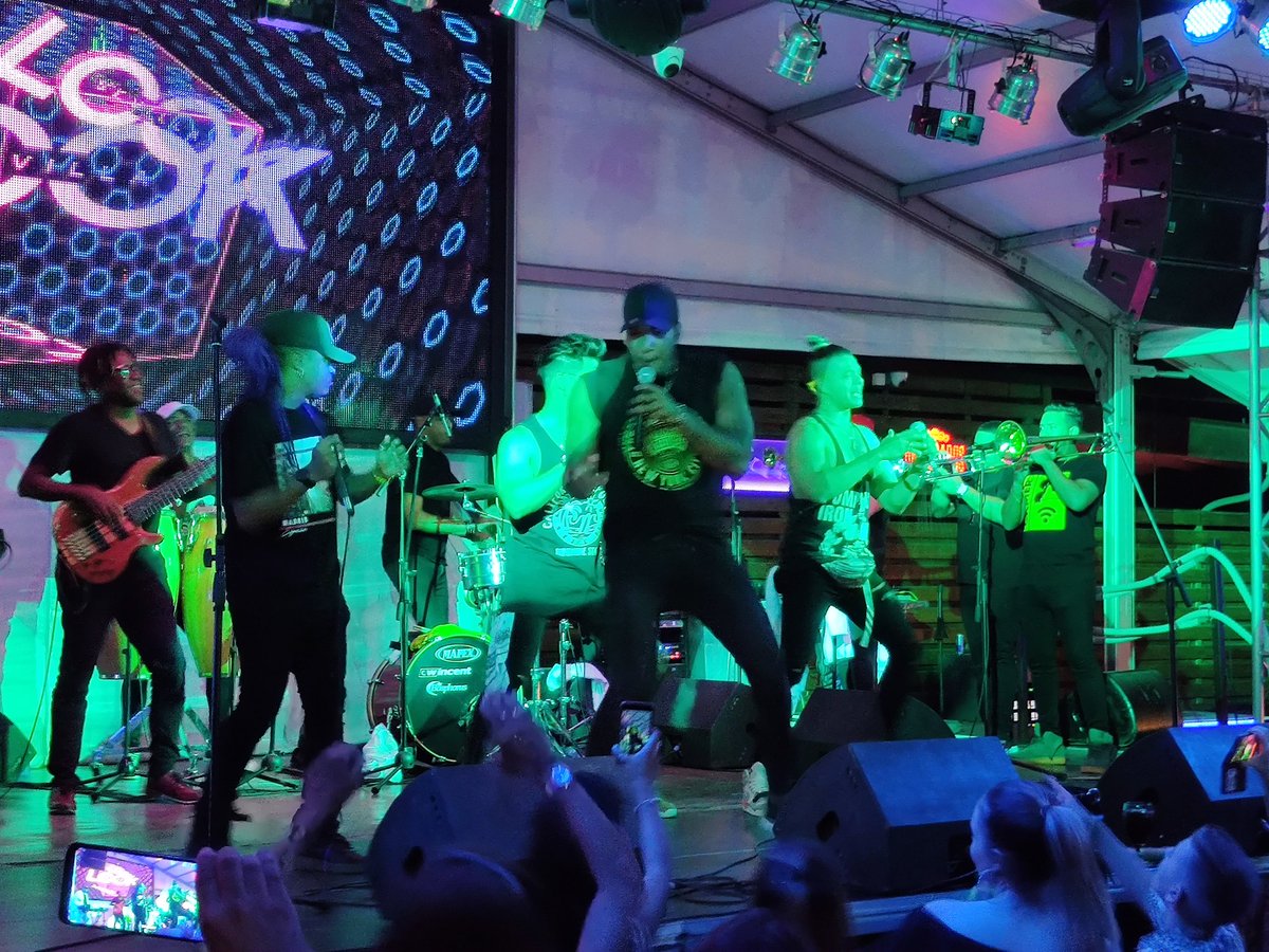 Seguimos de concierto en Sevilla en la terraza <a href="/_LookSevilla_/">Look Sevilla</a> 
#CharangaHabanera