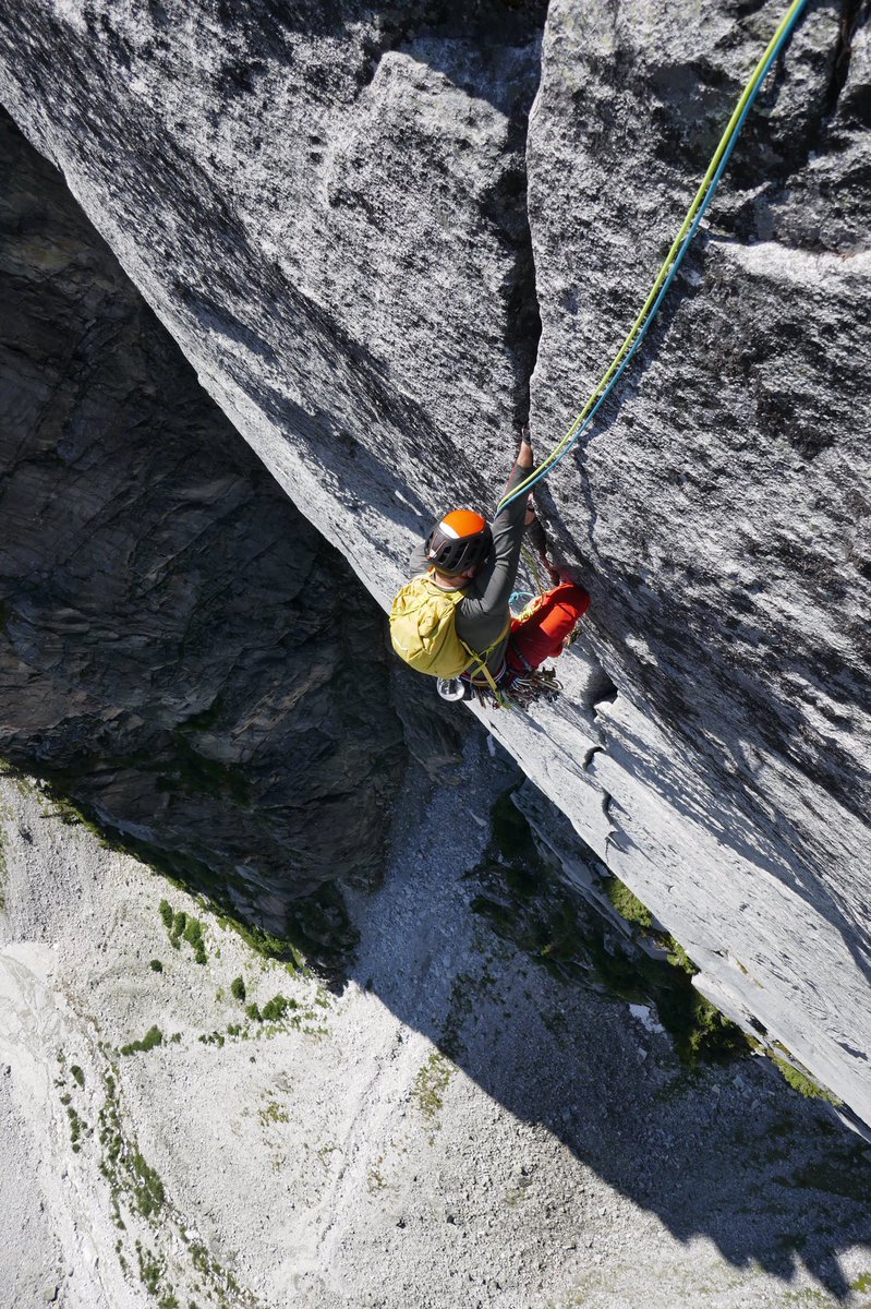 markwalkerguide's tweet image. No shortage of splitters in #BritishColumbia @Salewa @Team_BMC @Brit_Mt_Guides #alpine #rockclimbing