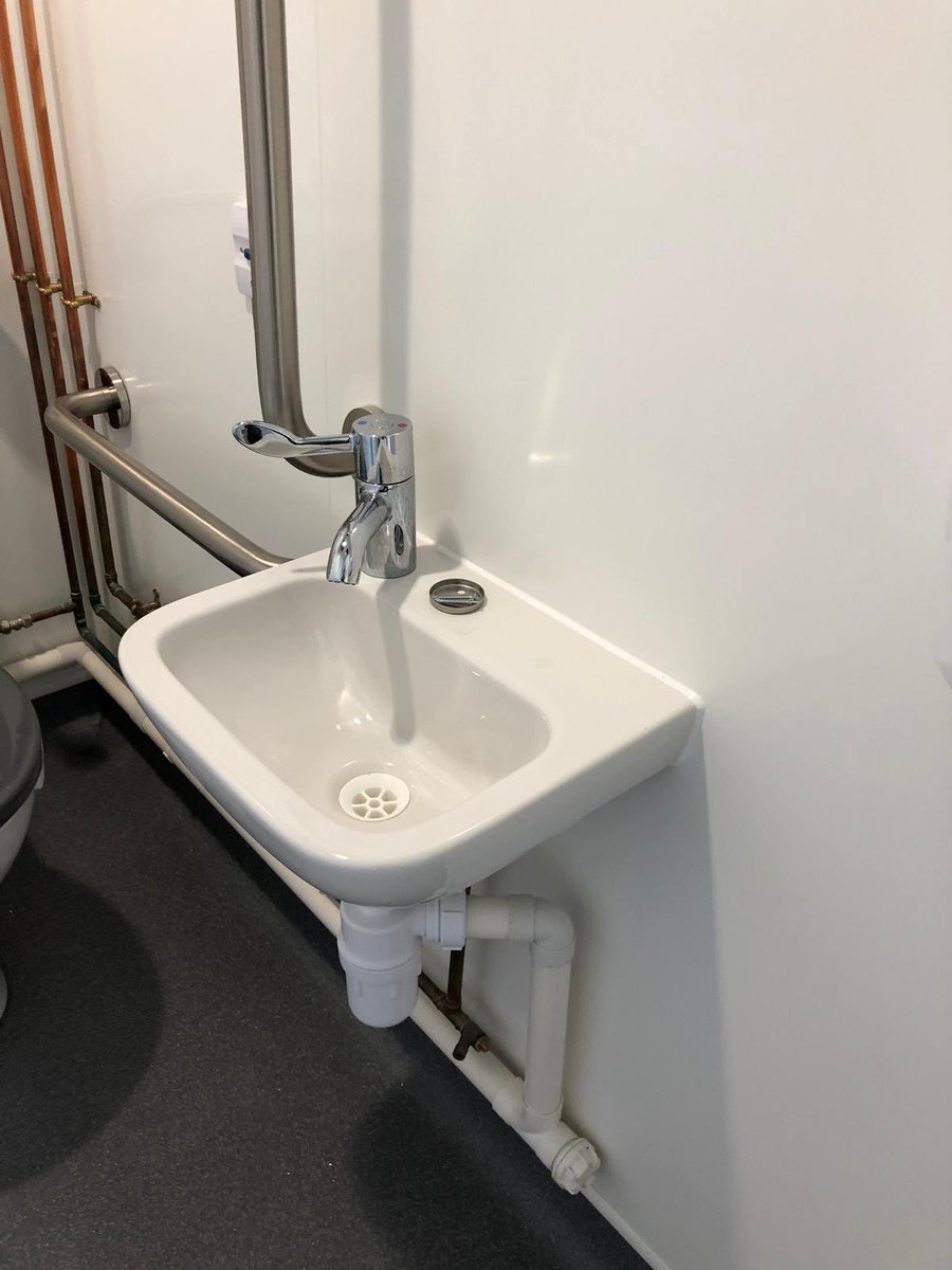 FutureMastics's tweet image. First class finish by our colleague Adrian who has been working at Abingdon &amp;amp; Witney College this week. #mastic #masticman #sealantapplicator #Oxfordshire