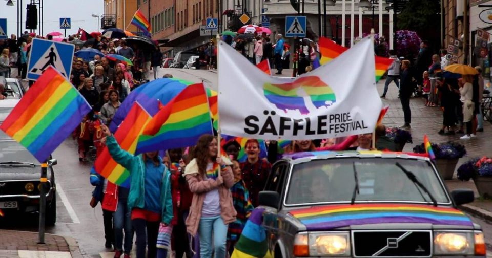 goproudout's tweet photo. proudTIP Sweden - Säffle: Säffle Pride parad och picknick
https://t.co/XoEorDhnLt
#Säffle #SäfflePride #pride #gaypride #pride2019 #csd #gay #lesbian #bisexual #transgender #queer #proudout #pridefinder #prideguide #gayguide #lgbtguide https://t.co/Pc031t6tGJ