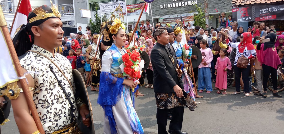 DPPKB2's tweet photo. Semangat....karnaval mobil hias ...DPPKB....#HUTPurwakarta https://t.co/mLmoPn1zaF