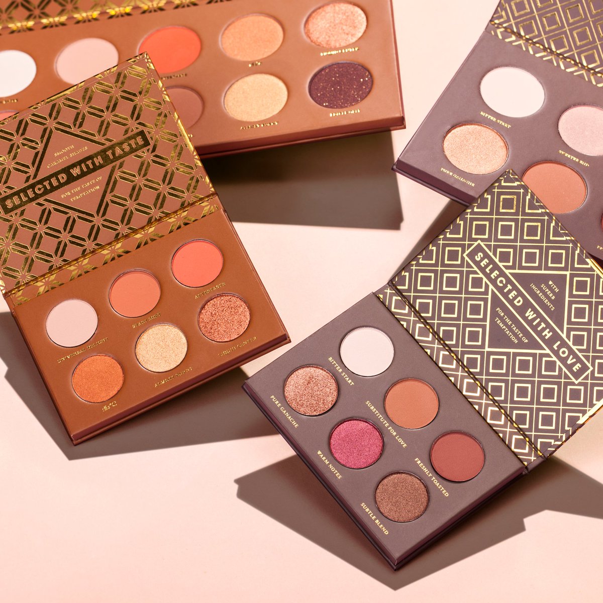ZoevaCosmetics's tweet photo. Glamour on the go. Get gorgeous anywhere, anytime with our travel-sized Voyager Caramel Melange and Cocoa Blend Eyeshadow Palettes. #ZOEVA #ZOEVAVoyager #travelmakeup #minimakeup #eyeshadowpalettes #eyeshadows #eyemakeup https://t.co/KUkFxChCFt https://t.co/eQat0UXxD3