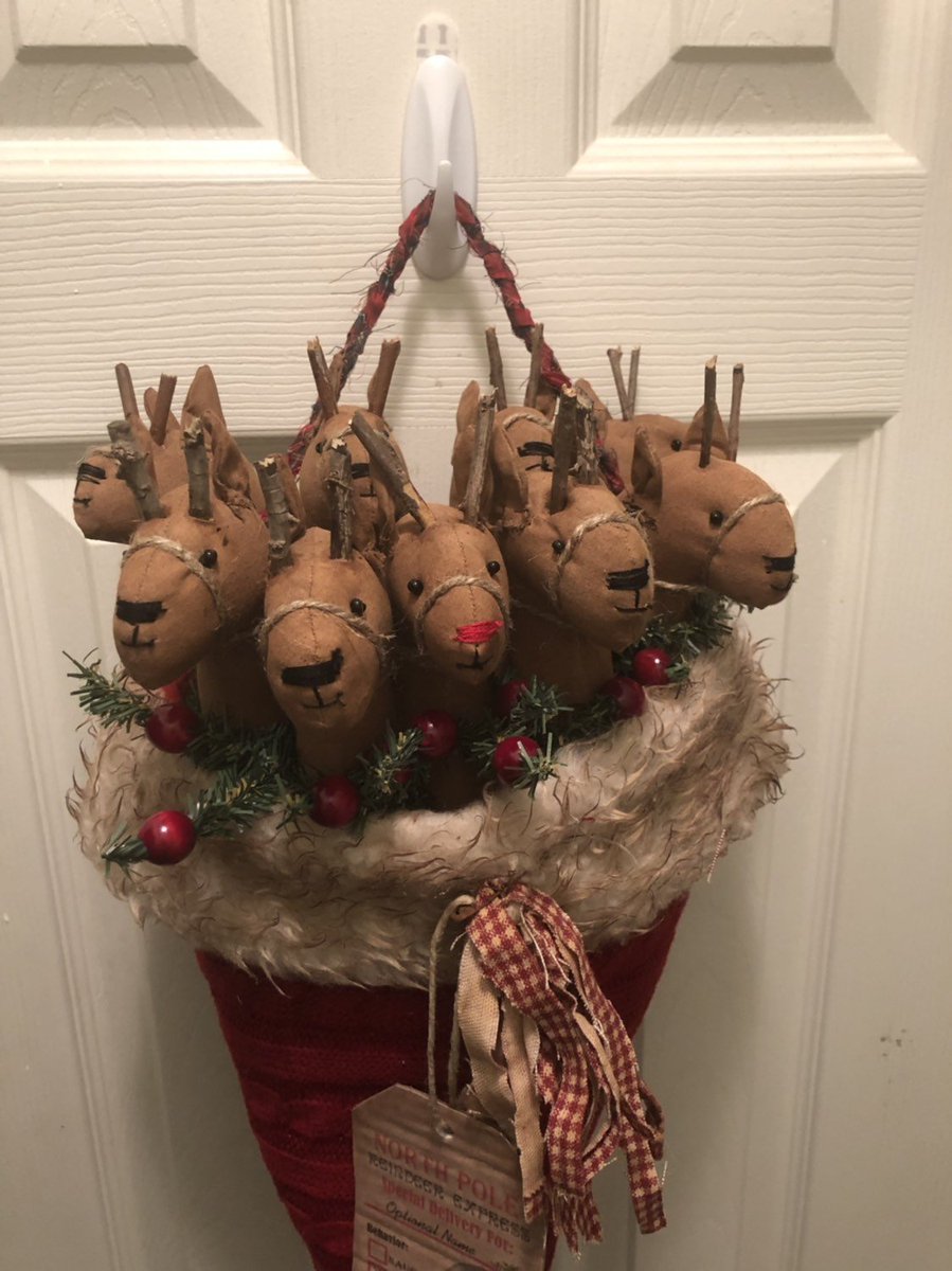 Rabbithollow's tweet photo. Primitive Christmas reindeer in Santa hat https://t.co/4WXqTOZ489 #Rabbithollowprims #Etsy #OfgTeam https://t.co/Zcnljzsjl3