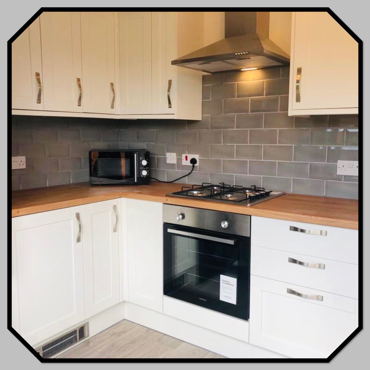 GHM_ltd's tweet photo. Newly fitted Howdens kitchen! We love these colours together, gives the kitchen a bright modern feel! Another happy customer 👍  
#kitchensofinstagram #kitchens #tiles #greykitchentiles #freshnewlook #howdenskitchens #smallbusiness #sheffield https://t.co/cGHM1q69uJ