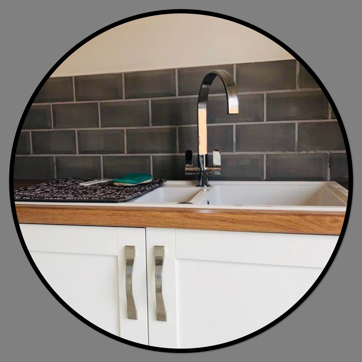 GHM_ltd's tweet photo. Newly fitted Howdens kitchen! We love these colours together, gives the kitchen a bright modern feel! Another happy customer 👍  
#kitchensofinstagram #kitchens #tiles #greykitchentiles #freshnewlook #howdenskitchens #smallbusiness #sheffield https://t.co/cGHM1q69uJ