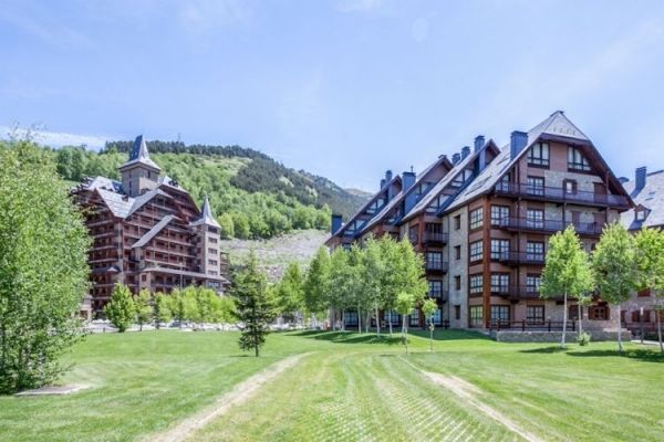 luderna_rentals's tweet photo. En la urbanización #ValdeRuda encontrarás en descanso que necesitas rodeado de naturaleza ¿Vienes?
>> https://t.co/aXbwFJ8Gg2
#travelrentals #baqueira #luderna https://t.co/CL3g9QCUGN