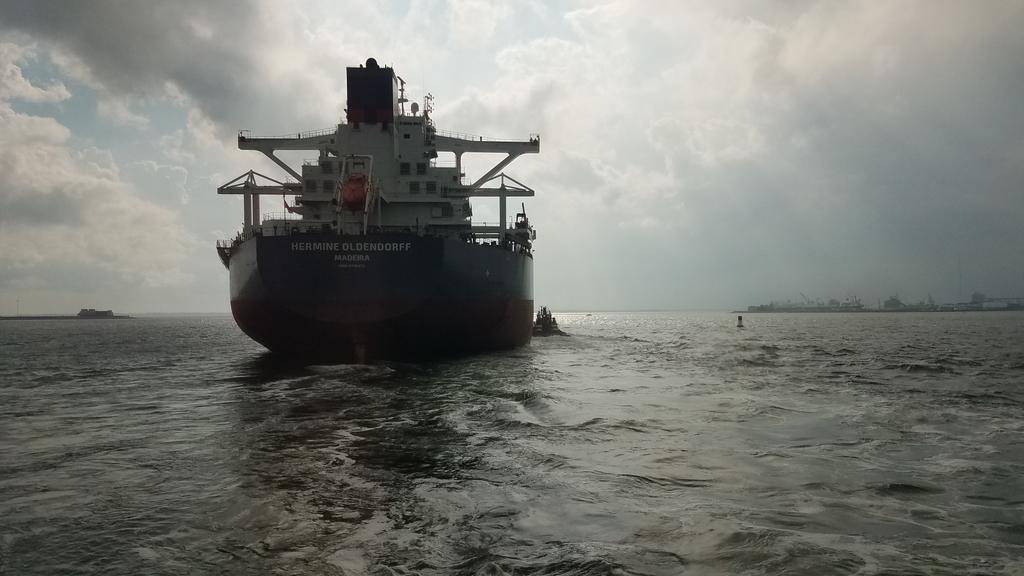 Captjj69's tweet image. Big Ass Coal Ship #TrumpDigsCoal 
#CleanCoal
#CheapPower
#CoalJobs
#MountainMen