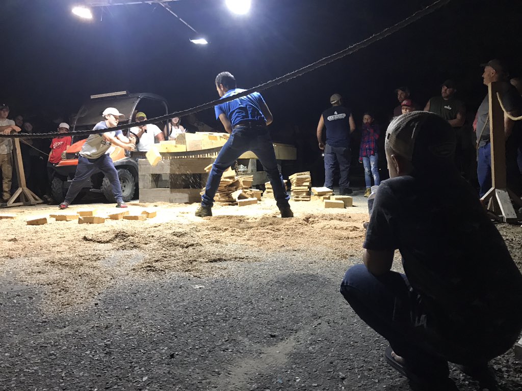KimRingReporter's tweet photo. Annual #HardwickFair got underway tonight. Two-man crosscut saw competition is pretty serious business. Fair continues tomorrow with #frogjumping chicken bbq, road race at 9 am - we hear @telegramdotcom βs @BPetrishenTG is running. https://t.co/IjirB97dT2