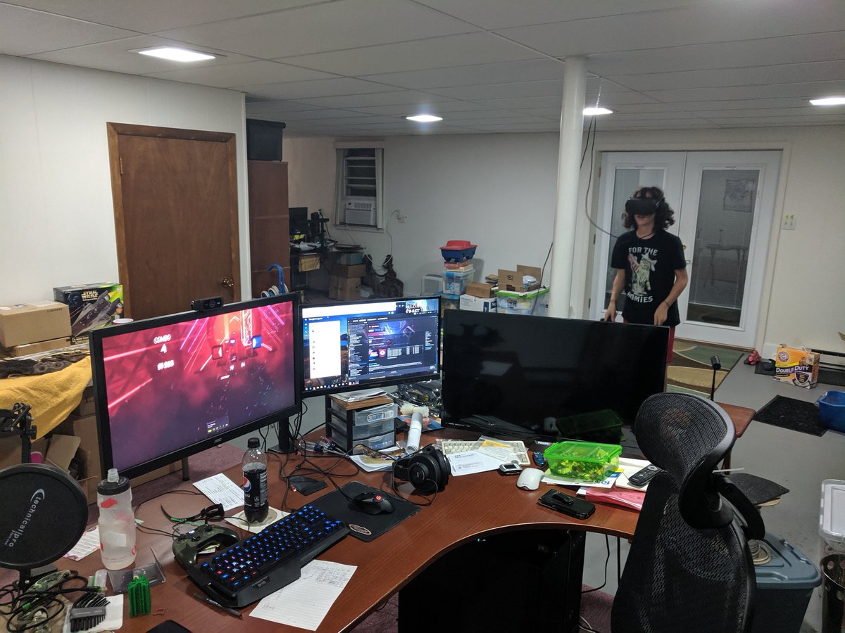 Jay_The_Spaz's tweet photo. The only thing more fun than watching other people flail around in #BeatSaber is doing it yourself https://t.co/4exb3M1ENr