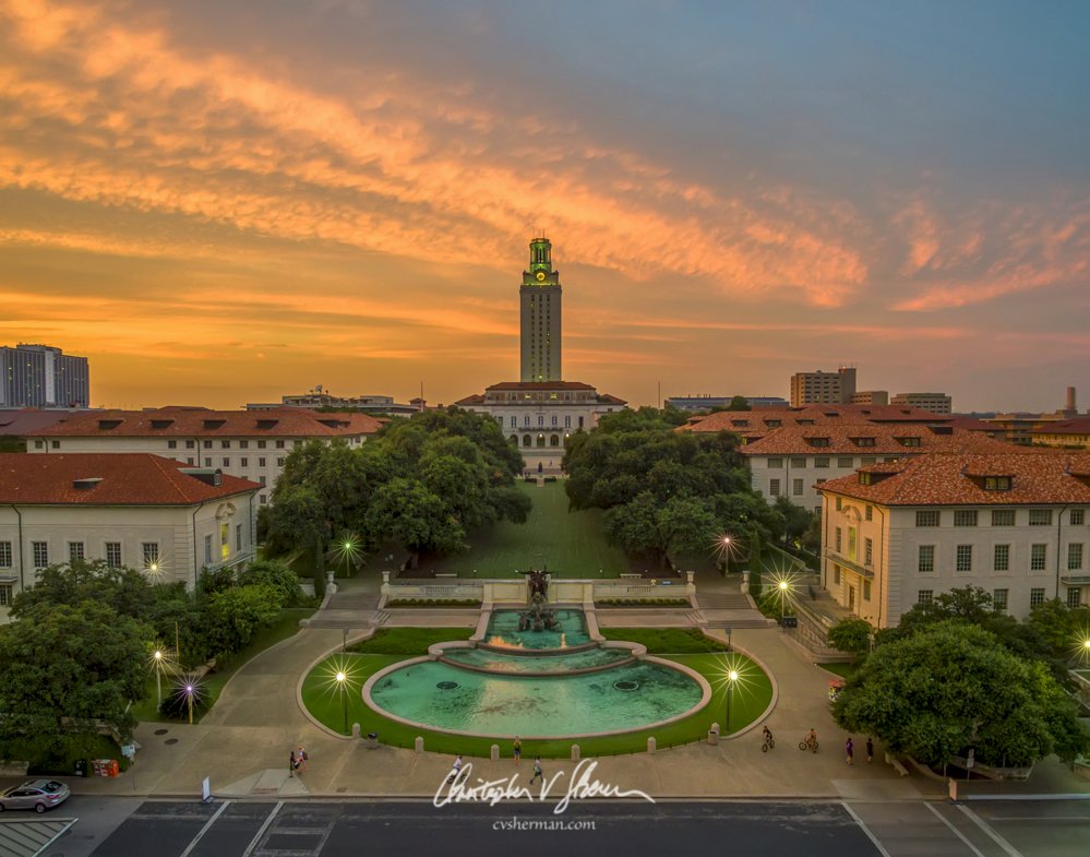 cvsherman's tweet photo. UT Austin at Sunset

#utaustin #uttower #AustinTX #ATX #Texas #longhorns #hookem #thisistexas https://t.co/4FIckQsWjW