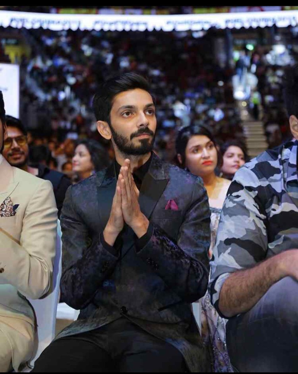 Rockstar @anirudhofficial wins the #BestMusicDirector for #KolamaavuKokila 🤩 @siima #SIIMAAwards2019