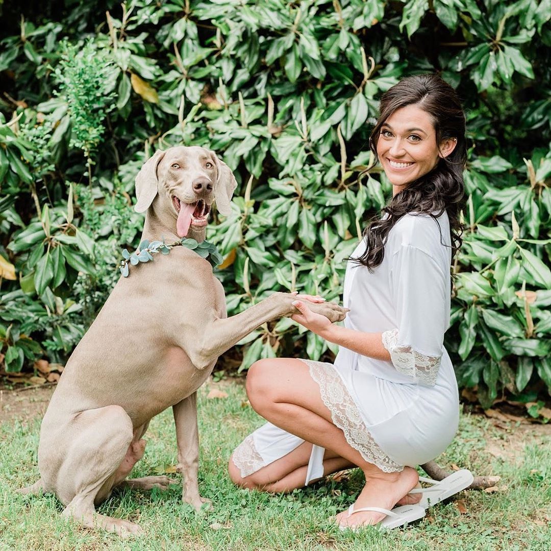 WeddingWire's tweet photo. Sit, shake, walk down the aisle. Just your everyday dog of honor duties. 🐶 {Jennifer Larsen Photo} https://t.co/dYrRELZHdR