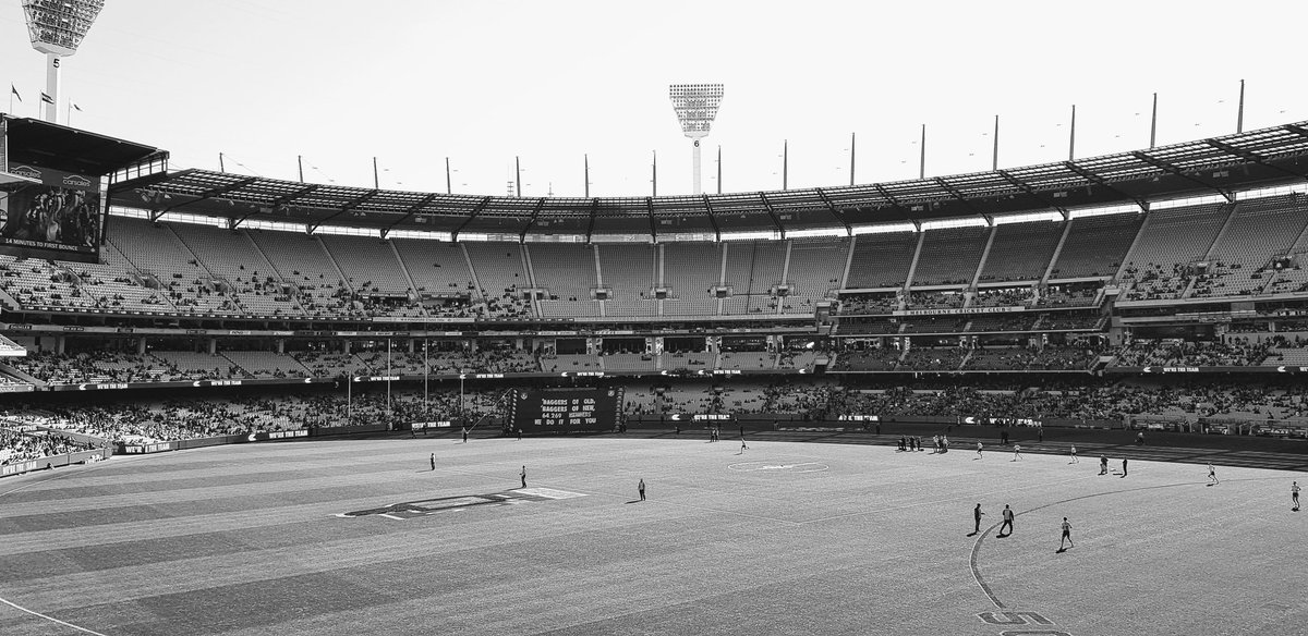 gcavallo7's tweet photo. Just like the ol' days let's smash these sainters #boundbyblue
Game day @CarltonFC 👊🏼👊🏼👊🏼 https://t.co/zmiKzzA78m
