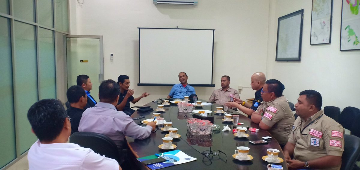 ACEH_Foundation's tweet photo. Meeting of Investment, menggalang investasi di Kawasan Bebas Sabang, memulai dari kerja terkecil utk menuju hasil yang besar, "pelaut yang tangguh di lahirkan dari laut yang berombak dan badai" https://t.co/UzIEa4F5xv