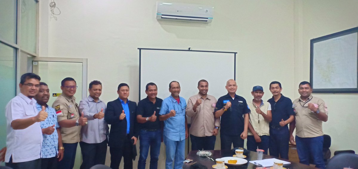 ACEH_Foundation's tweet photo. Meeting of Investment, menggalang investasi di Kawasan Bebas Sabang, memulai dari kerja terkecil utk menuju hasil yang besar, "pelaut yang tangguh di lahirkan dari laut yang berombak dan badai" https://t.co/UzIEa4F5xv