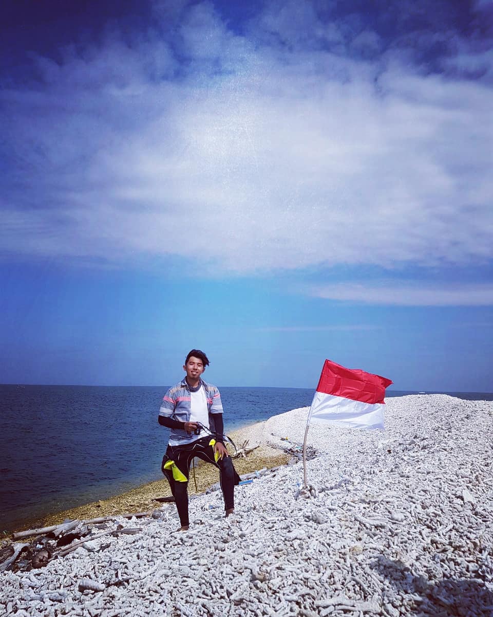 Terima kasih Pahlawanku, untuk negeri yang indah ini

DIRGAHAYU REPUBLIK INDONESIA KE  74 🇲🇨
.
.
. 
#untukmuindonesiaku #selayarmarinedive🏊 #wheelhousemarineconsultant⛵ #independenceday🇮🇩 #dirgahayurepublikindonesiake74