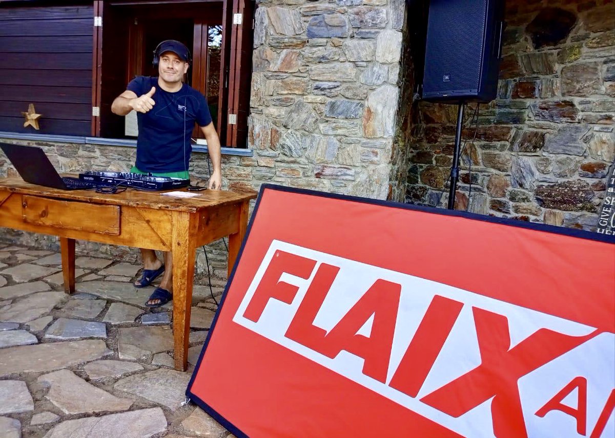 bordapi's tweet image. 🍸🍹 Experiències úniques a indrets únics 🔝 Ahir a la Borda del Pi @bordapi gaudint de la degustació de roms @PlantationRums amb la música de @FlaixAndorra 🕺🏼