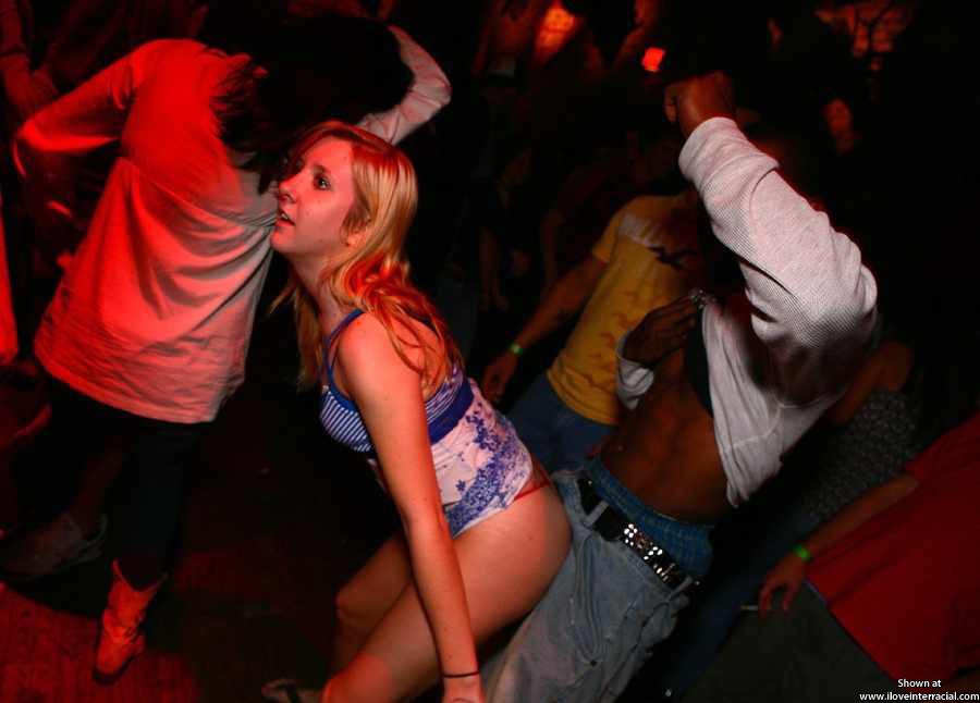 TexasNhD's tweet photo. Cute white ass on the dance floor https://t.co/L56y1yEWrz