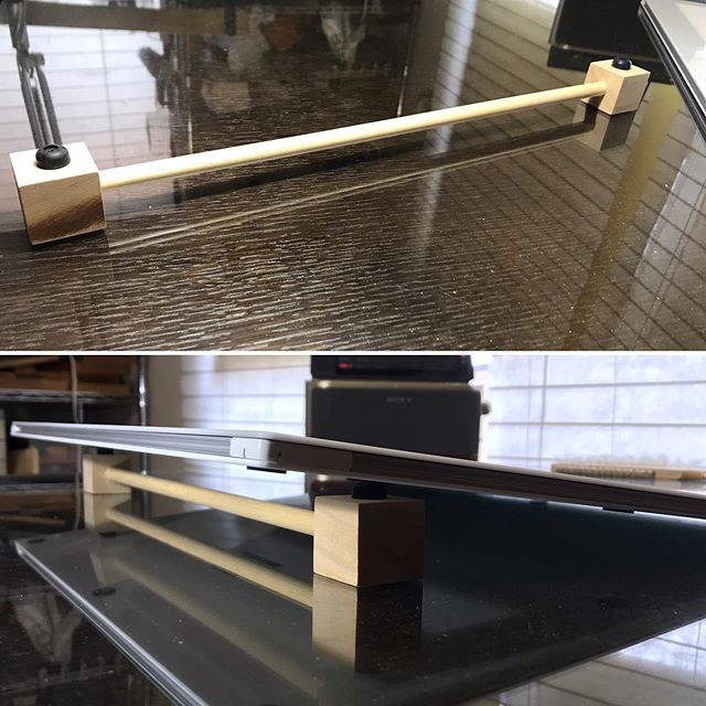 ryo_town's tweet photo. こないだ簡易的に作ったトレース台用傾斜器は、元の木材が歪んでたので作り直し。
特殊な部材を使わず少ない材料で用途を完全に満たしてなおかつ使い勝手の良さを追求。
自分用なので、かっこよさは気にせず😂
#トレース台 #tracingtable #木工 https://t.co/xvEslEE3kE