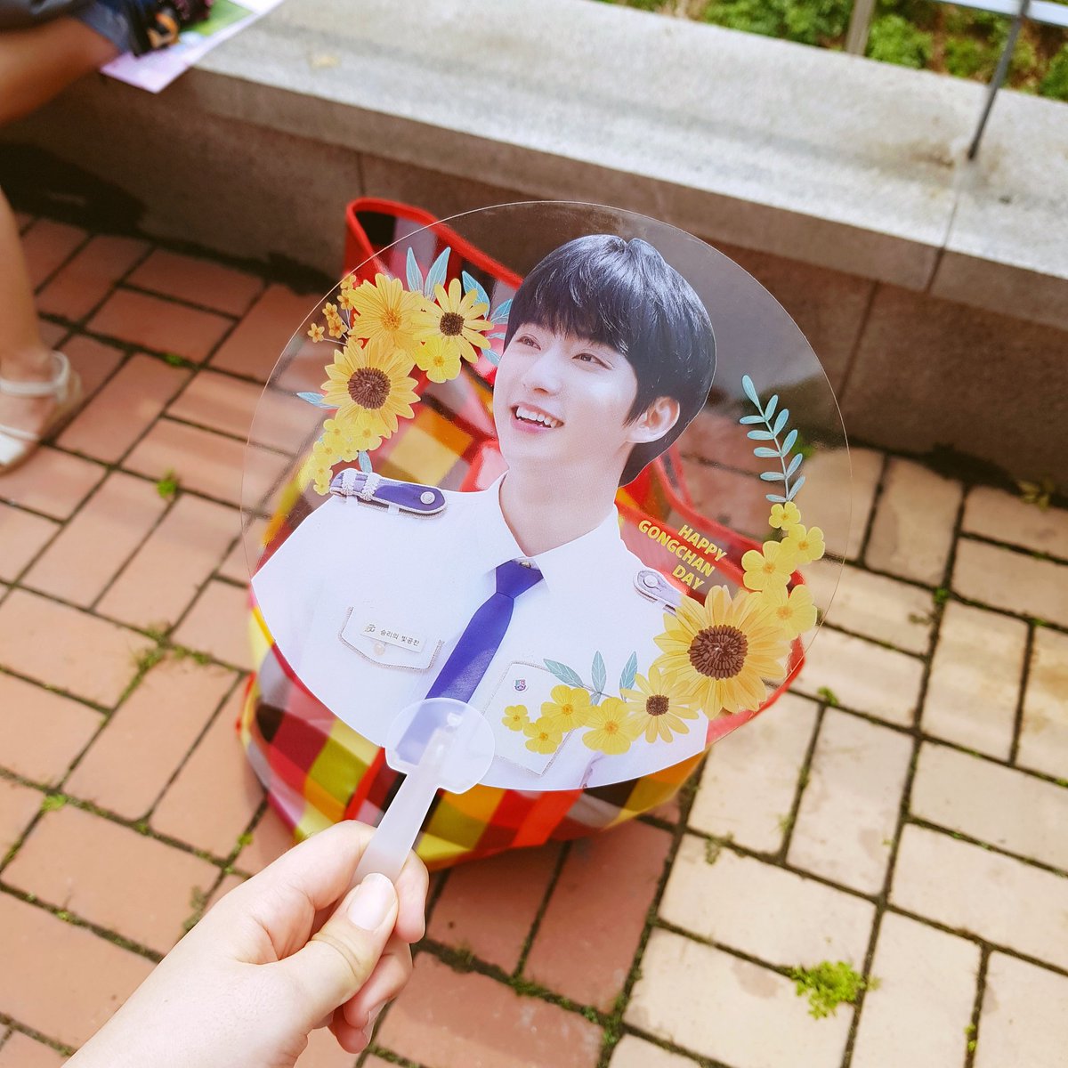 🐶💬
투명부채🌻 
깜짝 나눔 종료

-
✅ 깜짝 나눔 종료!
이따 두시에 다시 만나요~👋

#8년을1결같이4랑해 #쁠일