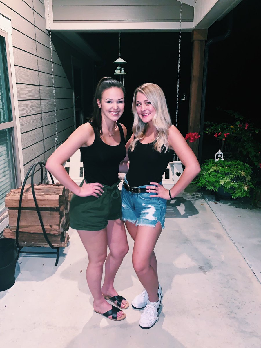 katiepilgrim_'s tweet photo. You know you’re best friends when she shows up to your house accidentally twinning you 🤪🤩💖 #ganggang https://t.co/Bd1RIUUuCH