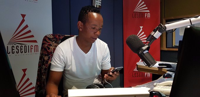 KAMOHELOBOLEKE's tweet photo. Boss yadi boss 🙌iyes ska fetwa radio etla lla monate moqebelong ona (9:00-12:00)....#D_General...❤ https://t.co/UmetWgtpDI