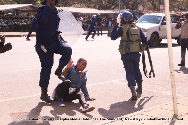 KuleVeZaka's tweet photo. If you find yourself criticizing Peter more than satan chances are high you are now with Satan. It can't be constructive criticism 364 days and reserve 1 day for satan. ZANU PF is the grandfather of violence, incompetence and despotism PERIOD!
#ZimProtests https://t.co/ljVuE4ya8x