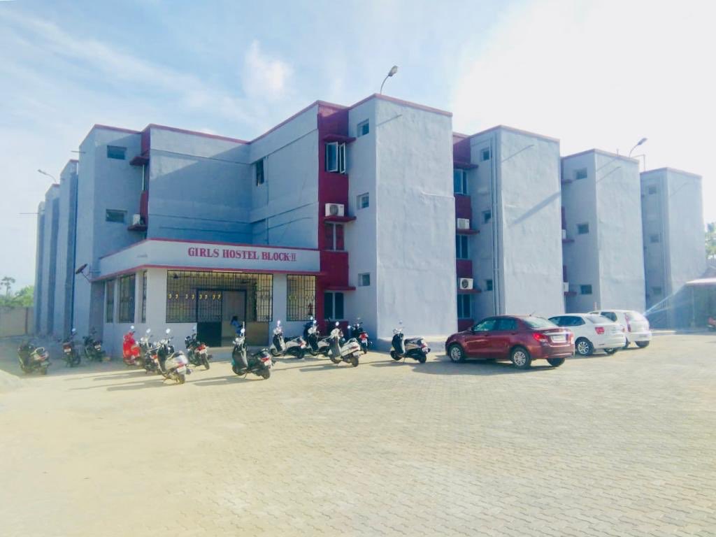SALEMSHARAVANAN's tweet photo. The refurbished girl student hostel blocks at Variyar Medical College, Salem. Further upgradations are being arranged. The facilities can accommodate 600 residents from medical and related faculties. #VMKVMC #VMRF #KVSTAR https://t.co/1qkDVtjOny