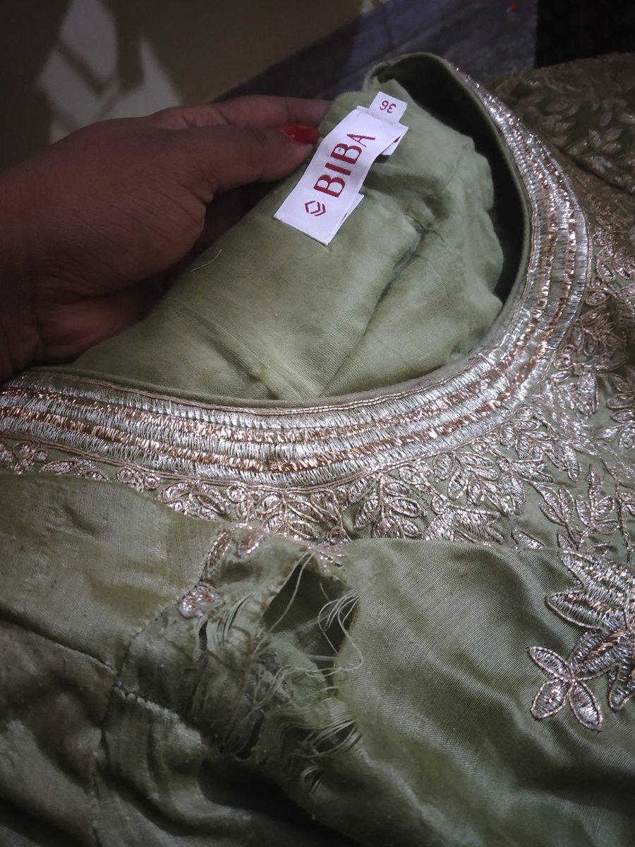 Sushmitaghosh4's tweet photo. This is the quality of renowned brand "Biba''
This is the second time I wore this dress and the quality of this is pathetic
This dress costs around 10000 bucks
And this kind of quality 
#biba #bibafashion #bibaclothing https://t.co/FPsbA63wX5