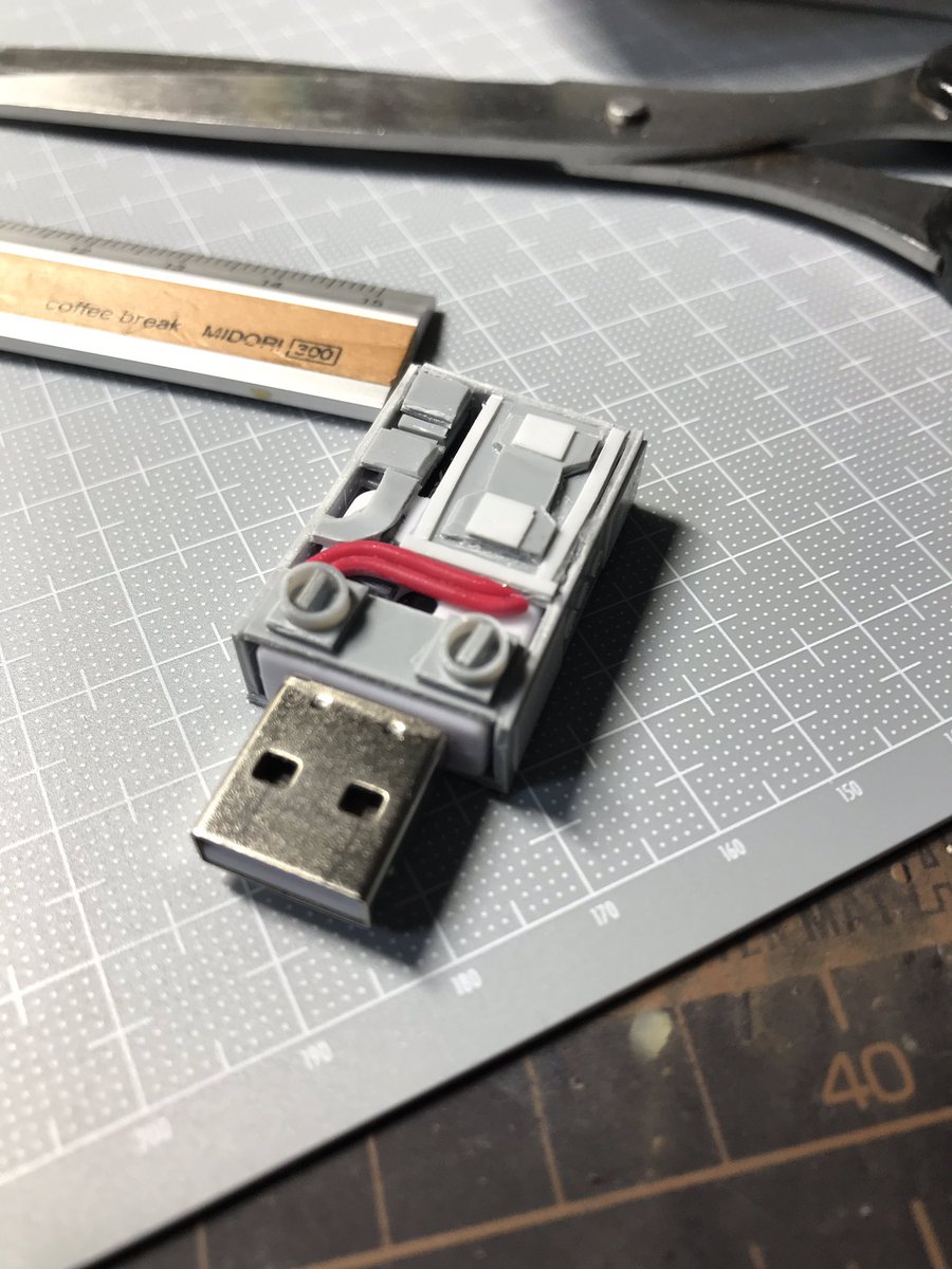 Tezno Twitterissa ガンダム テムレイ テムレイのusbメモリー 作りました