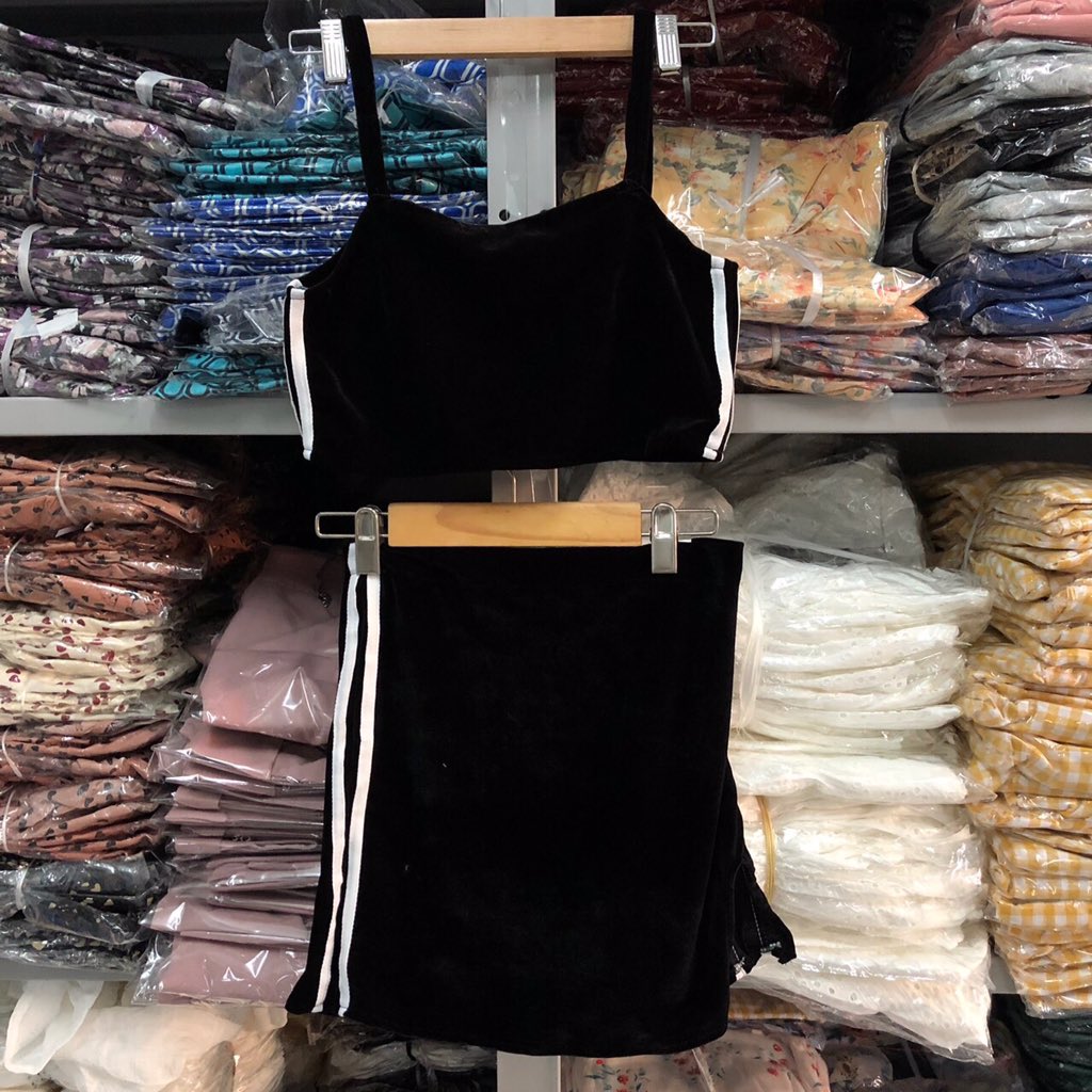 BoxtShop's tweet image. 🍓Restock 
🍓พร้อมส่งค่าาา 
เซ็ตเสื้อสายเดี่ยว+กป เนื้อผ้ากำมะหยี่ ตีเส้นแถบกระโปรง รุ่นนี้ขายดีม๊ากกก 
อก32-36 ยาว13รวมสาย 
กป เอว24-34 
สพ40 
ยาว16
210.-
#มาร์คมีน #howtoperfectสิว #howtobeauty #HwangMinhyun #HowtoPerfect #มาเรียม #ประชุมสภา #ความผีของผู้จัดRegistar