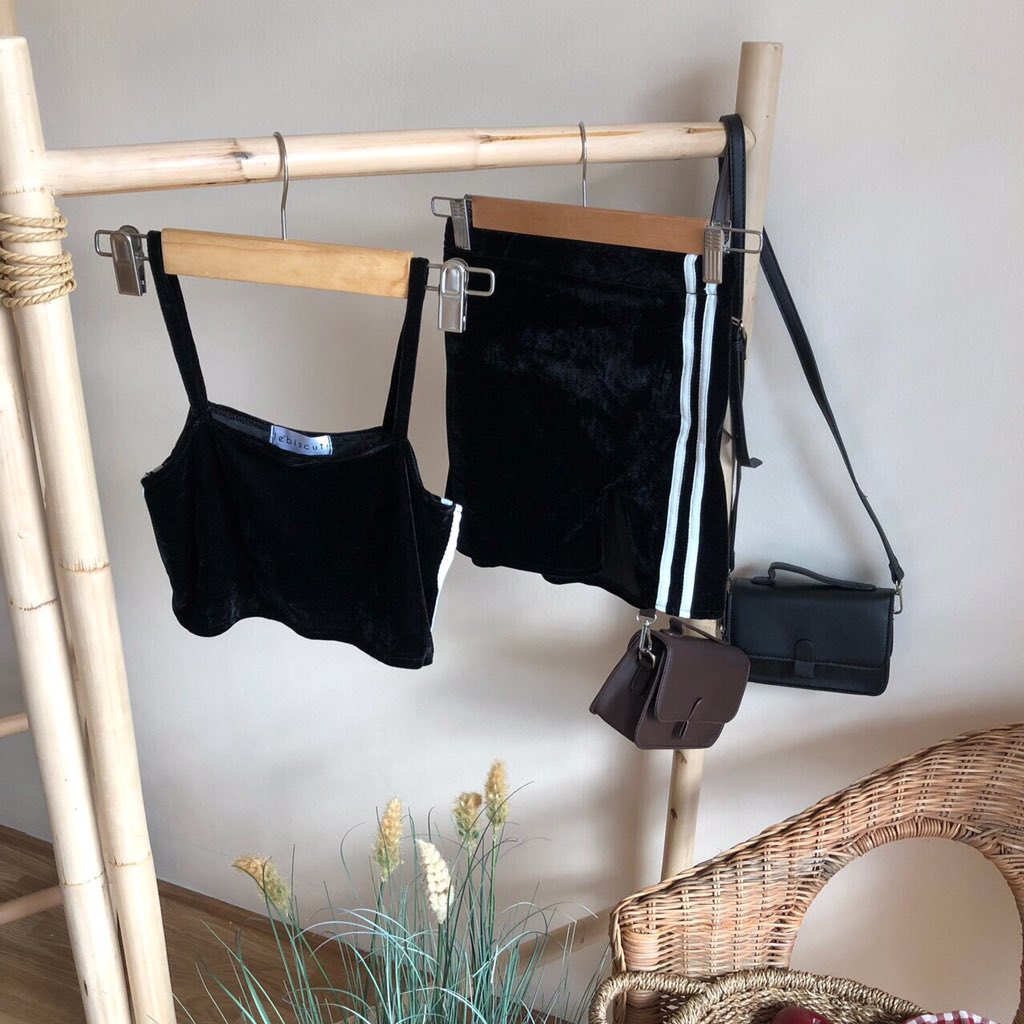 BoxtShop's tweet image. 🍓Restock 
🍓พร้อมส่งค่าาา 
เซ็ตเสื้อสายเดี่ยว+กป เนื้อผ้ากำมะหยี่ ตีเส้นแถบกระโปรง รุ่นนี้ขายดีม๊ากกก 
อก32-36 ยาว13รวมสาย 
กป เอว24-34 
สพ40 
ยาว16
210.-
#มาร์คมีน #howtoperfectสิว #howtobeauty #HwangMinhyun #HowtoPerfect #มาเรียม #ประชุมสภา #ความผีของผู้จัดRegistar