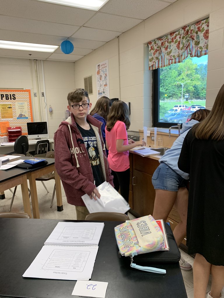 eagles_jcms's tweet photo. Students work on their science  skills in Mrs. Pierce’s 8th grade science class. https://t.co/tI6QerQDYB