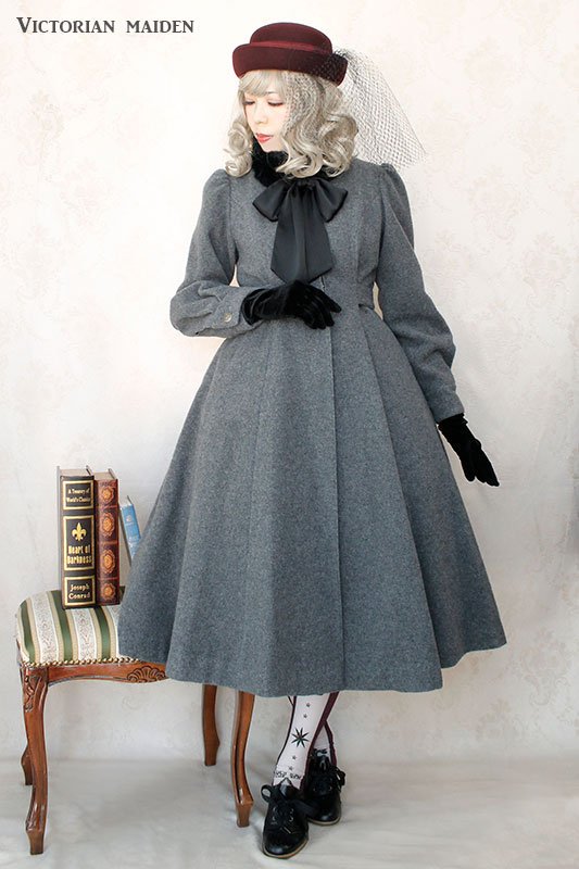 ロリーナロングコート」「ケープ付ロリーナコート」のご予約受付を開始