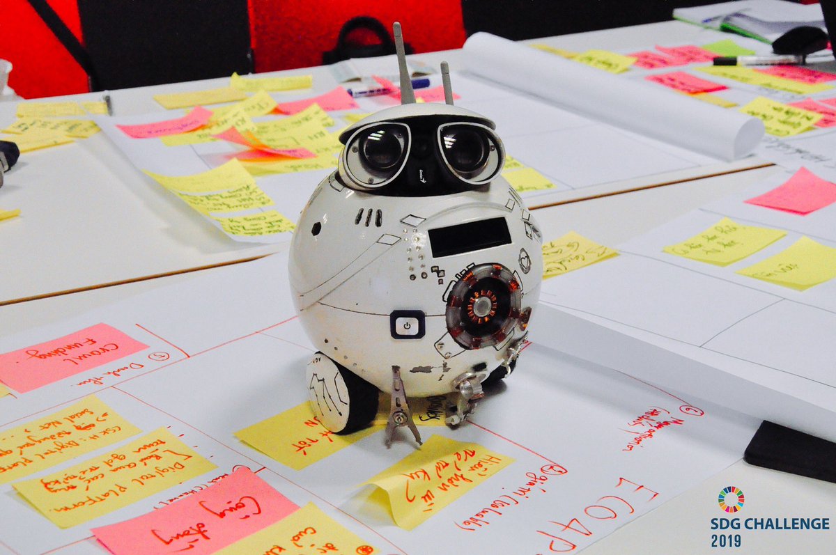 Quynh_28's tweet image. Excited to meet Top 10 of #SDGChallenge 2019 🇻🇳: #AI 4 autism child, glasses 4 using computer w/o hand, device 4 #SignLanguage interpretation, #Coding training 4 #PwDs, smart wheelchair r some of them. Let meet our real #WallE &amp;amp; stay turn 4 more infos #inclusive #innovation