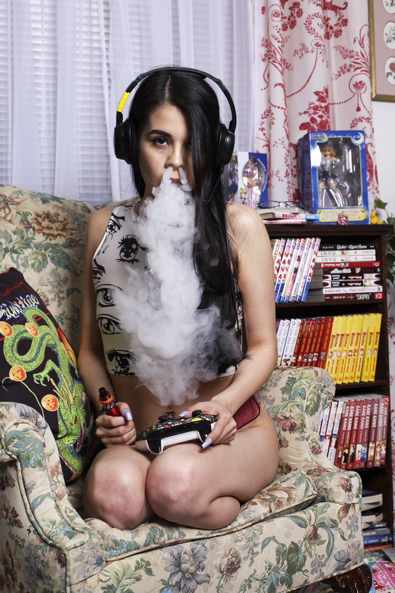 PluviasNoxia's tweet photo. Let’s play 😏
#Gamer #LetsPlay #Anime #Otaku #Weeb #LewdNation #Lewd #Xbox #LewdGamer #Dimples #FinDom #Vape #VapeDaily #SickCloudsBruh #JPacePhoto #JPacePhotography https://t.co/xUy0Z2cjyP