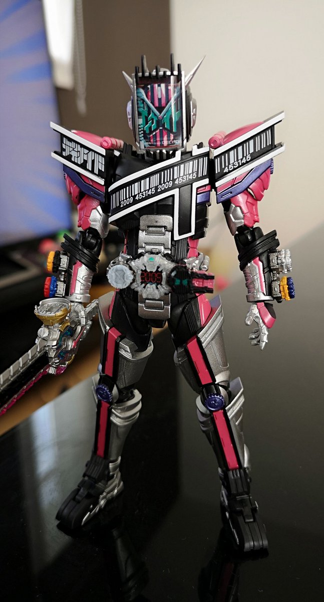 K 仮面ライダー フィギュアーツ 仮面ライダージオウ ディケイドアーマー このゴツさ たまらなくかっこいい 意外と稼働範囲も広くてポーズつけるとよりかっこいい フィギュアーツ 仮面ライダージオウ ディケイドアーマー