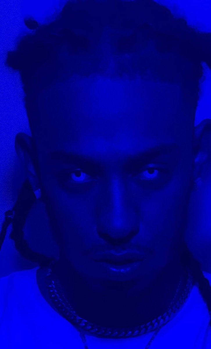 bitches4sale's tweet photo. Coming soon ... #2Gunz https://t.co/FBBa1MJyxa