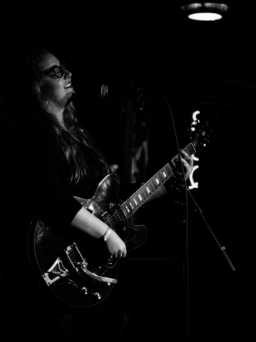 AleynaMBrown's tweet photo. Guitar appreciation post #epiphone #rivieraP93custom #bigsby https://t.co/9qY4H6e76I