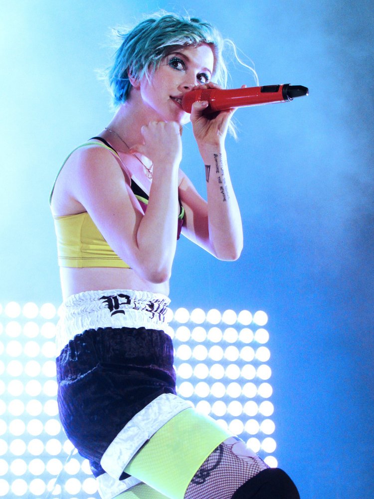 paramore_otd's tweet photo. 16th August 2014 - Verizon Wireless Amphitheatre Irvine, CA 2014 https://t.co/8RAxYL2zi7