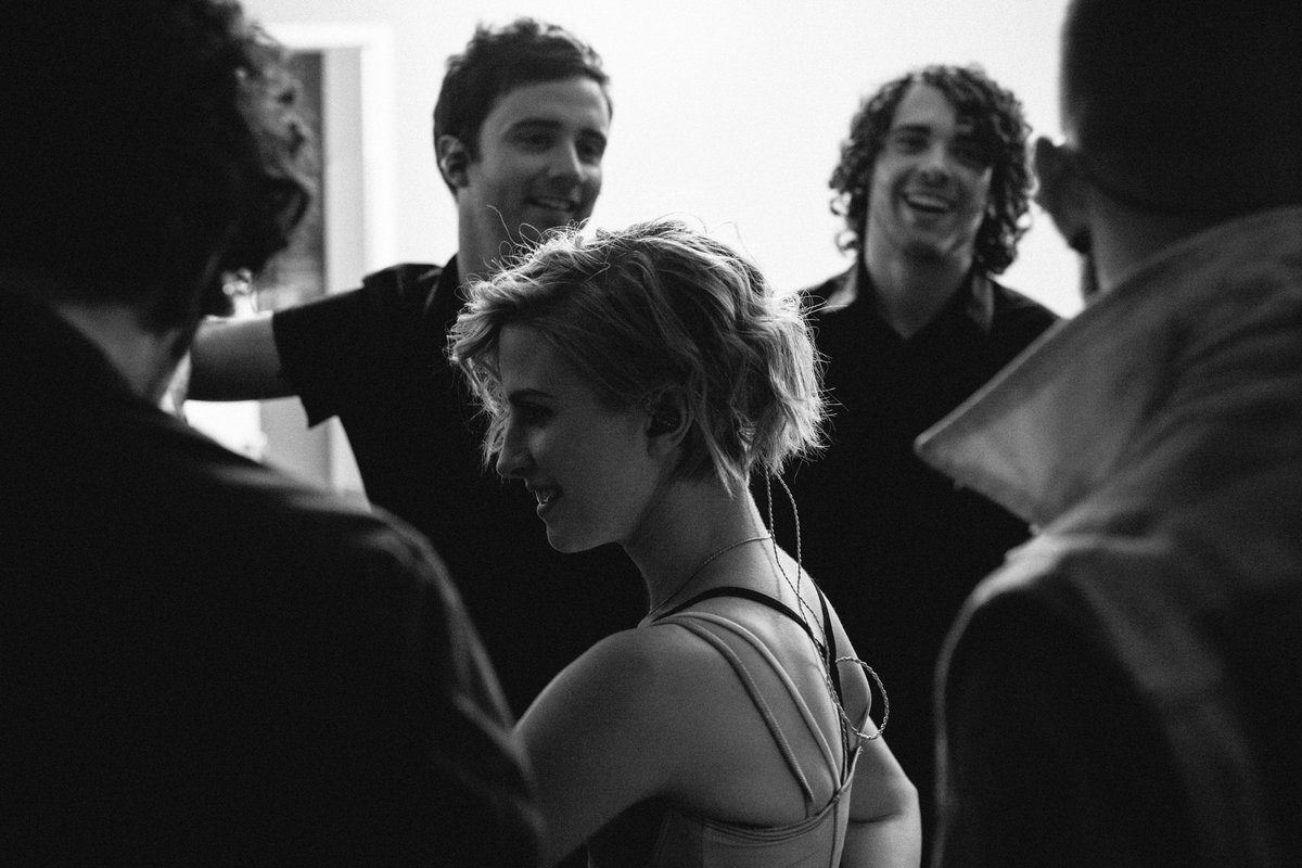 paramore_otd's tweet photo. 16th August 2014 - Verizon Wireless Amphitheatre Irvine, CA 2014 https://t.co/8RAxYL2zi7