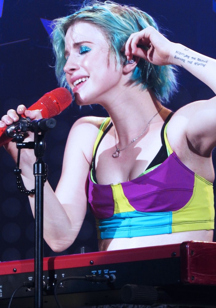 paramore_otd's tweet photo. 16th August 2014 - Verizon Wireless Amphitheatre Irvine, CA 2014 https://t.co/8RAxYL2zi7