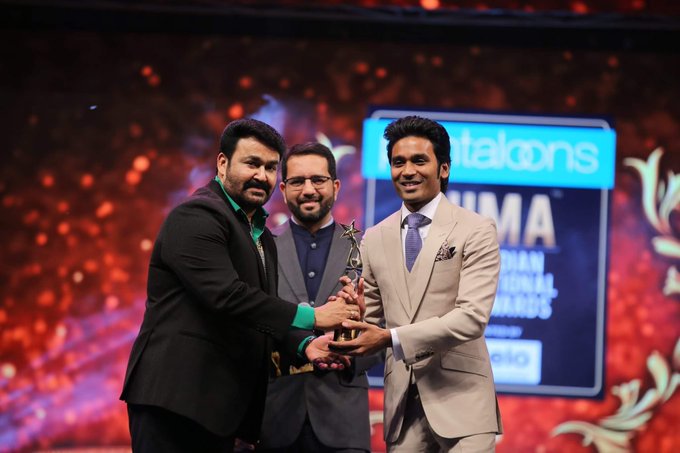 JayaTvOfficial's tweet photo. This is blisss.!!! @anirudhofficial  and @dhanushkraja  singing together😍😍😍😍.!!

Mr D bagged Best actor award for Vada Chennai Tamil https://t.co/NT3ANwe7f5